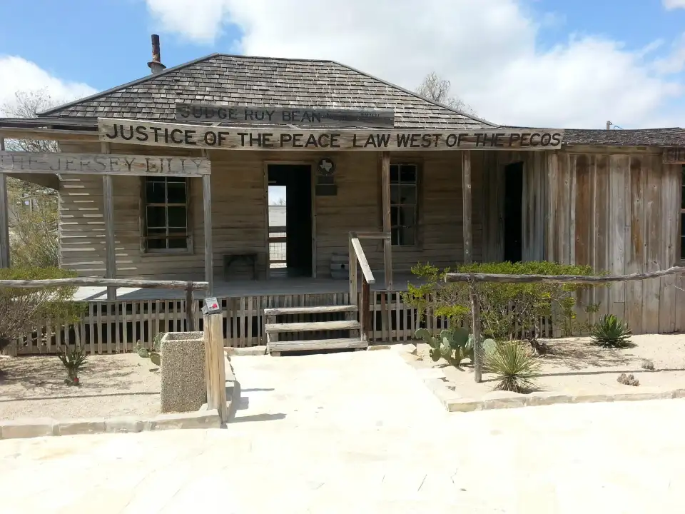 5_Judge Roy Bean Museum and Langtry Travel Information Center