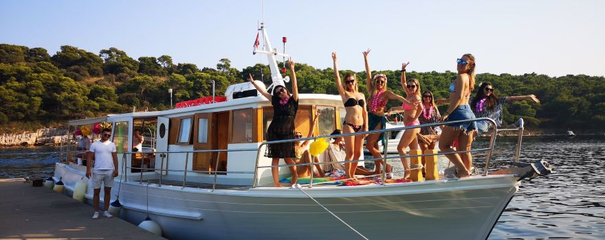 Delfina Excursion - Hvar