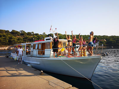 DELFINA excursions HVAR
