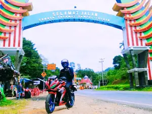 Tugu Perbatasan Padang - Painan