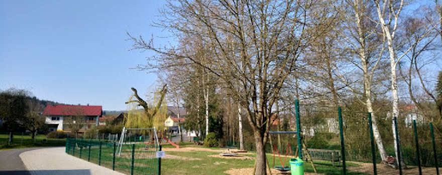 Spielplatz mit Barfußpfad