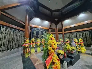 Monument Nga Ba Dong Loc