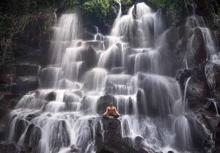 Hotels near Kanto Lampo Waterfall