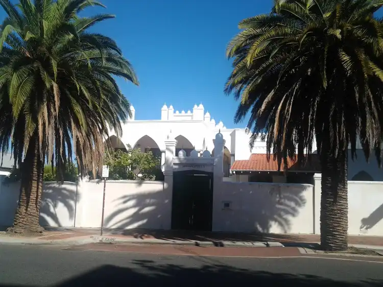 Hotels near Perth Mosque