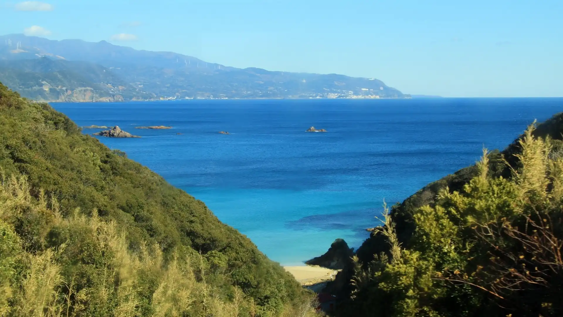 Hotels near Kujuppama Beach