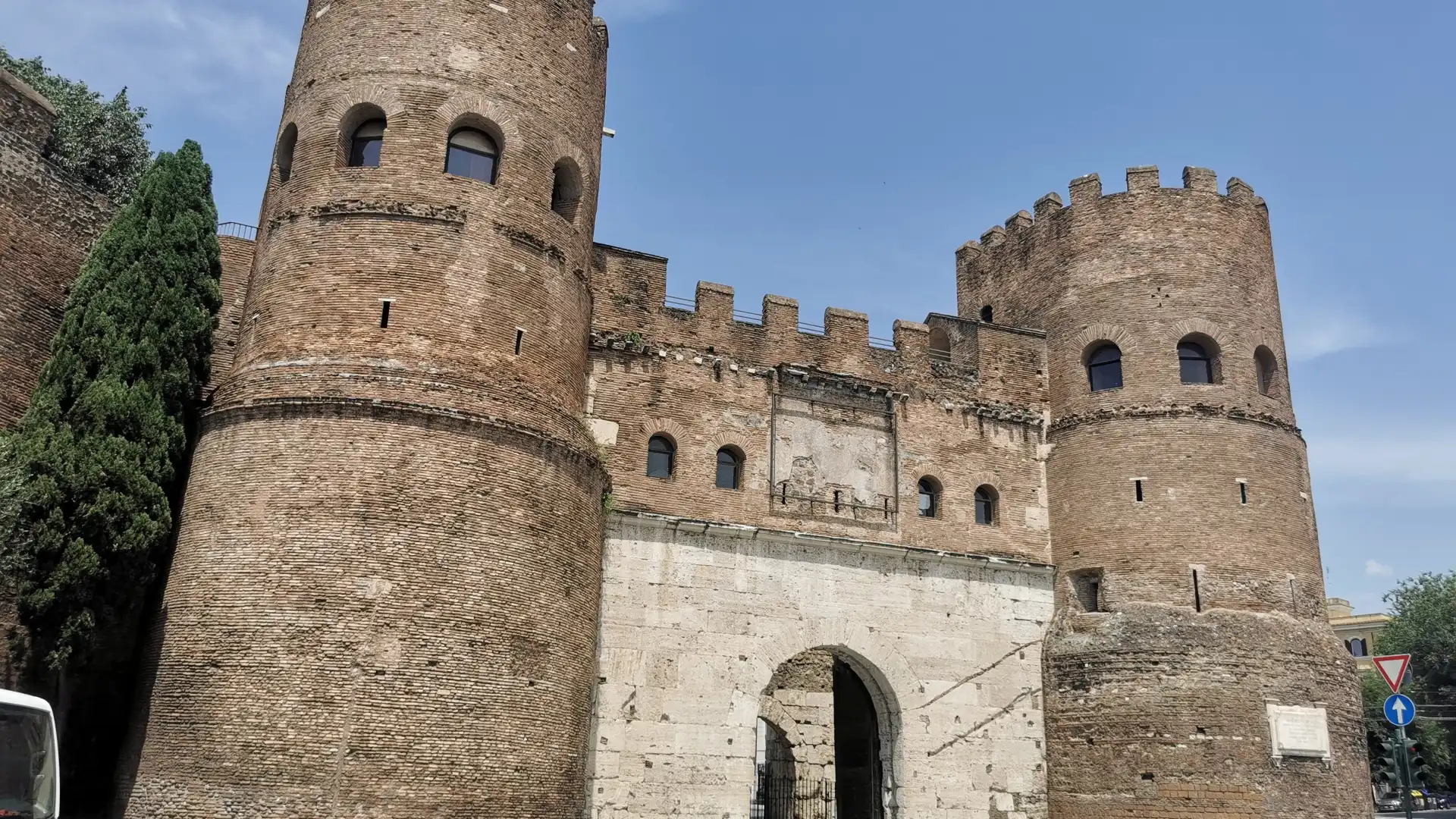 St. Paul's Gate and Museum of the Ostian Way周辺のホテル