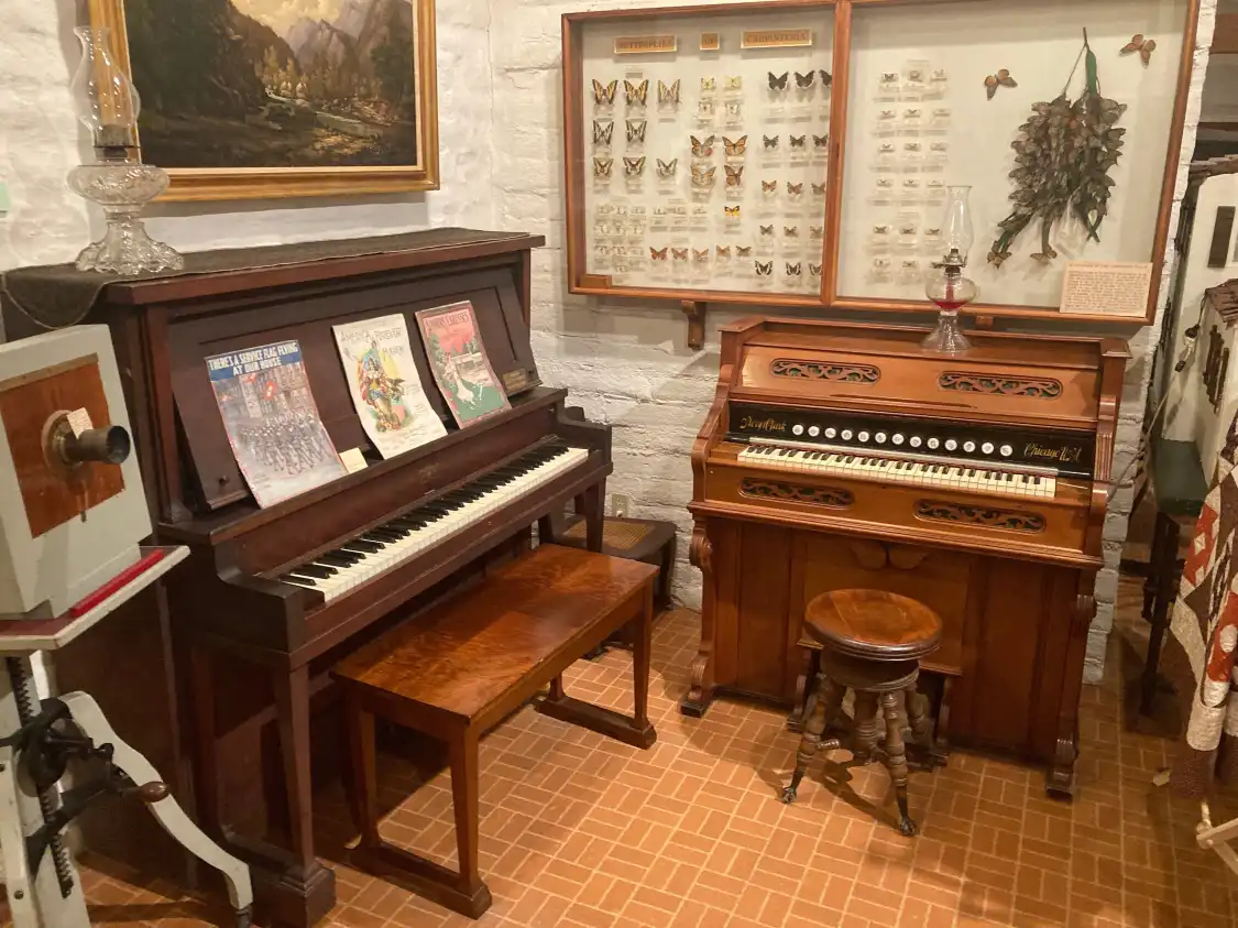 Hotels near Carpinteria Valley Museum