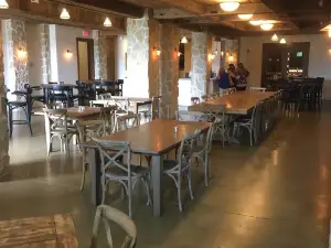 Laurentia Vineyard & Winery