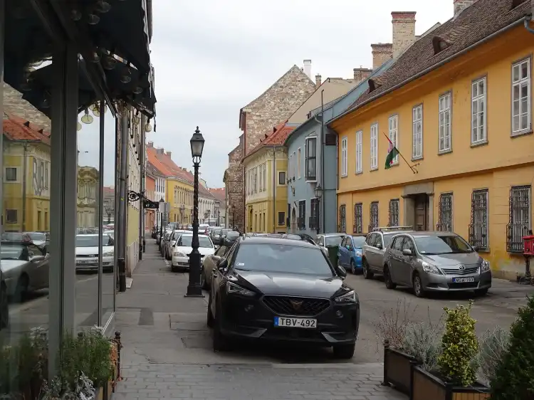 Hotels in der Nähe von Úri u.