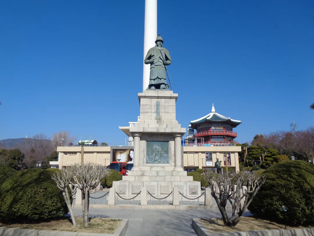 1_忠武古拉雕像