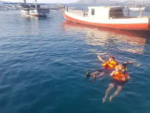 Wisata Pantai Hadakewa
