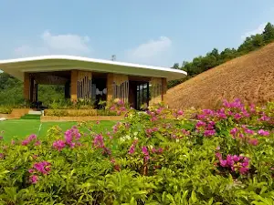 Sân golf Văn Lang Empire