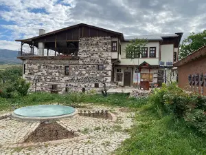 Hacıemirogullari konağı