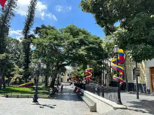 Bolivar Square