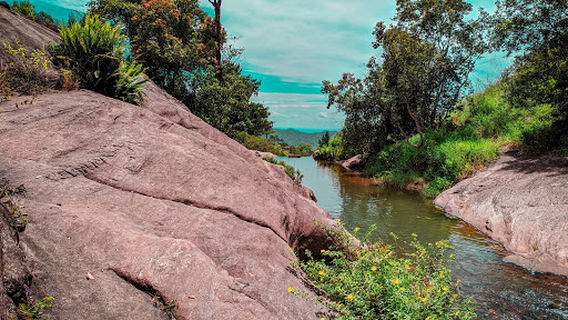 Upper Diyaluma Mini Waterfall