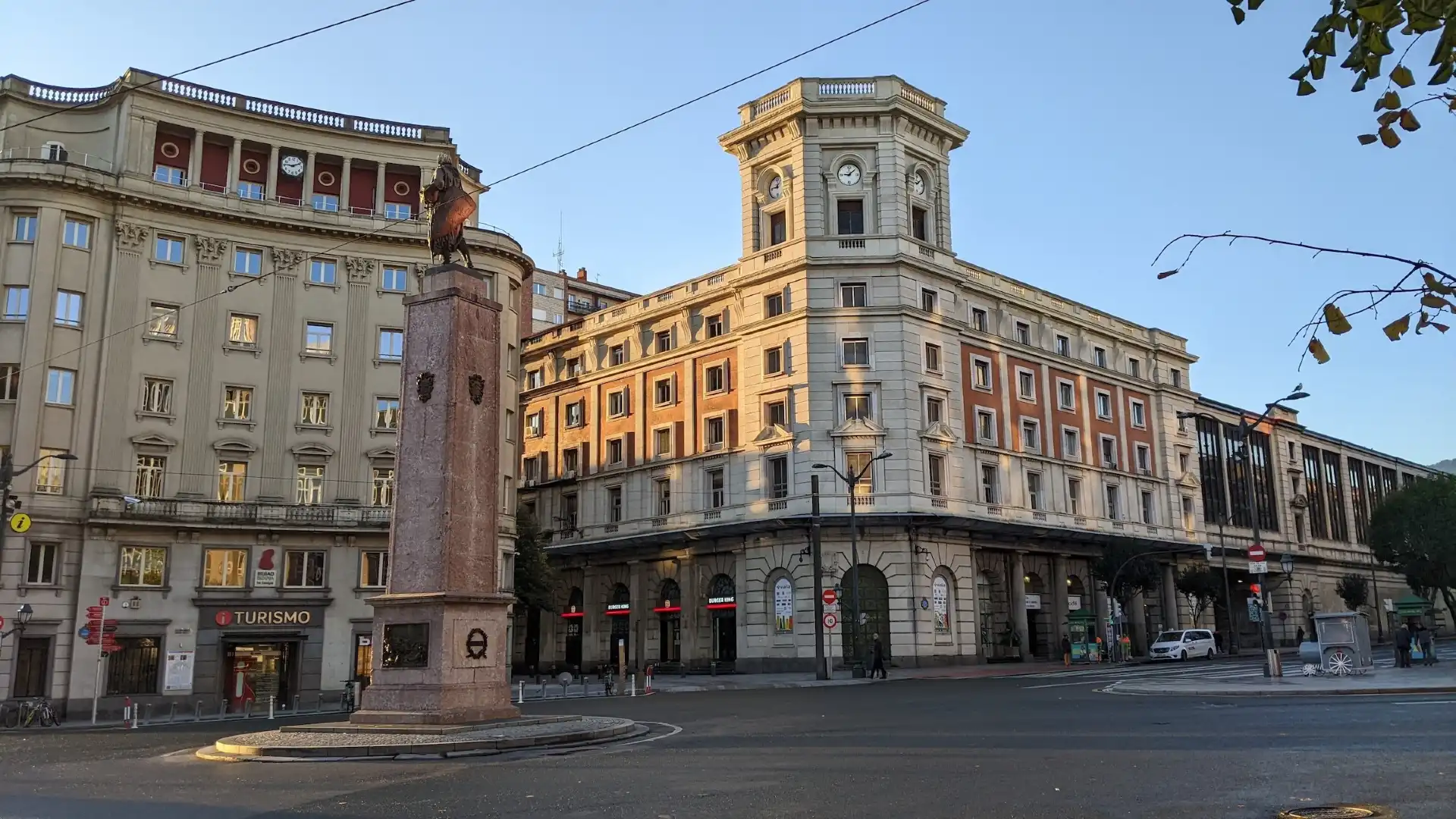 Hoteles cerca de Pl. Circular