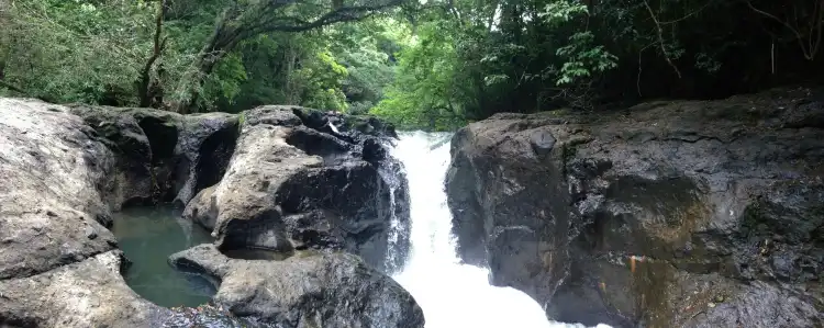 Hotels near The Maidens Falls