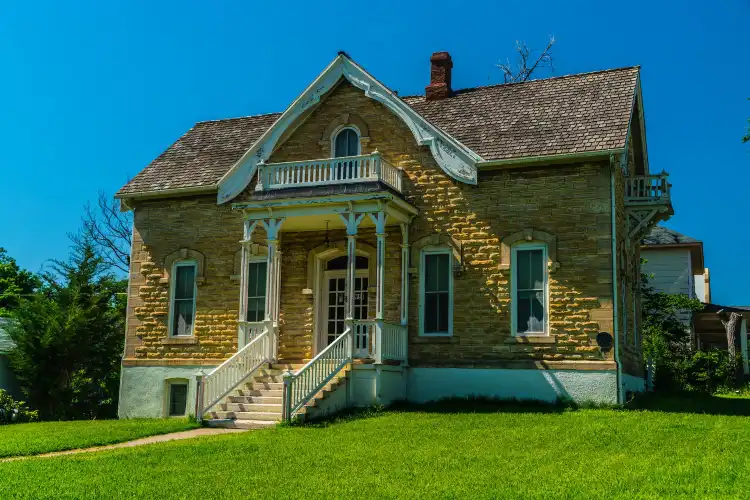 Hotels near Home of Stone