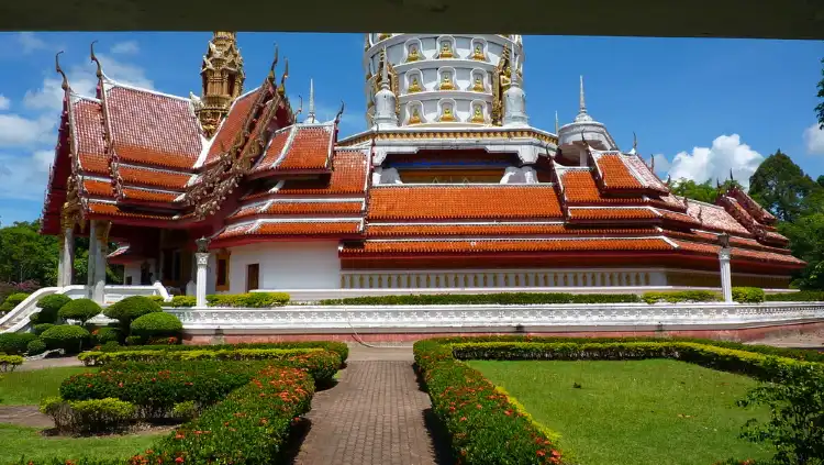 Hotel di Thap Put