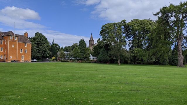 Pittencrieff Park