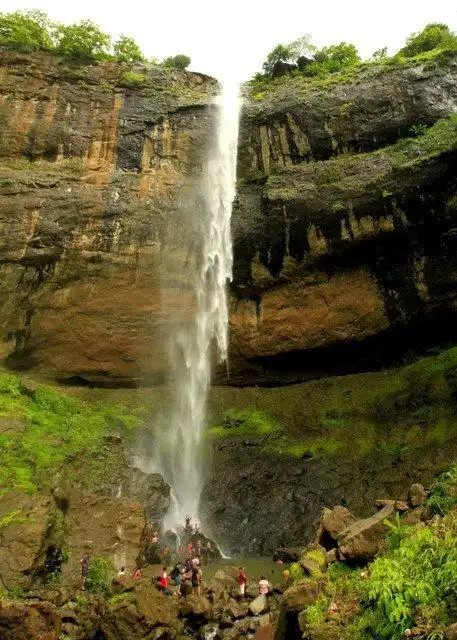 Hotels near Pandavkada Falls
