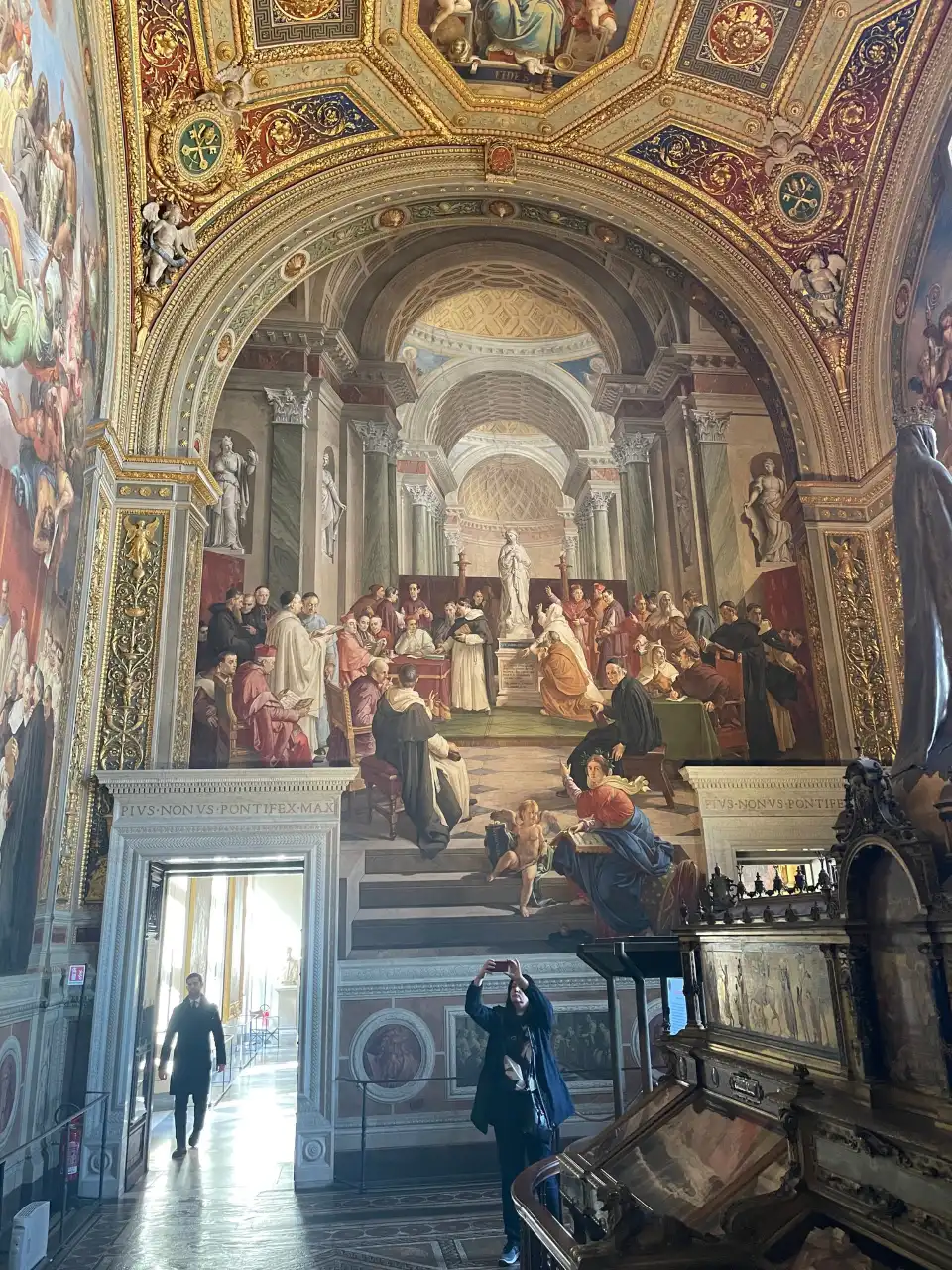 2_Raphael Rooms