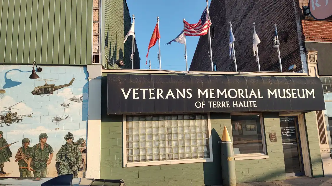 Hotels near Veterans Memorial Museum Of Terre Haute