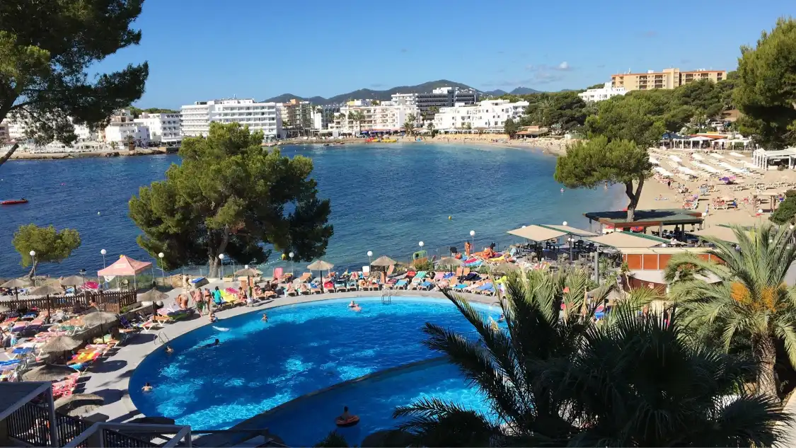 Hotels near Playa de Es Canar