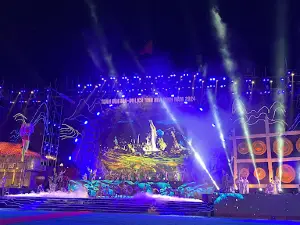 Hoa Binh Square