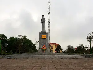 Tượng Đài Hà Quang Vóc