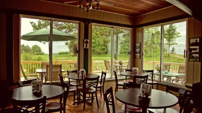 Summit Spring Golf Course & Mary's Irish Pub