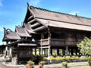 Rumah Adat Sao Mario