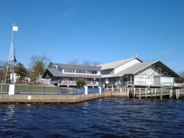 Các khách sạn gần North Carolina Estuarium