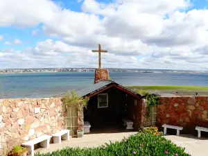 Punta Cuevas (Penrhyn yr Ogofâu) Historical Park