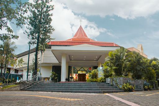 Compare 4 airports near Dukuhpakis