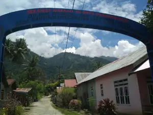 Wisata Air Terjun Mantikole