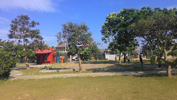 Playground Orange District