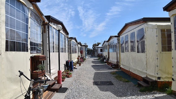 Camping DELPHIS sul mare: bungalow tende camper roulotte