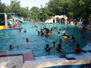 Tiga Bintang Firdaus Waterboom Terisi Jatimulya