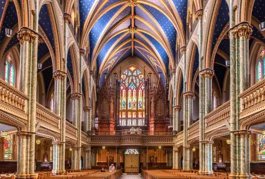 鄰近聖母聖殿主教座堂的酒店