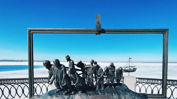 Barge Haulers on the Volga Composition