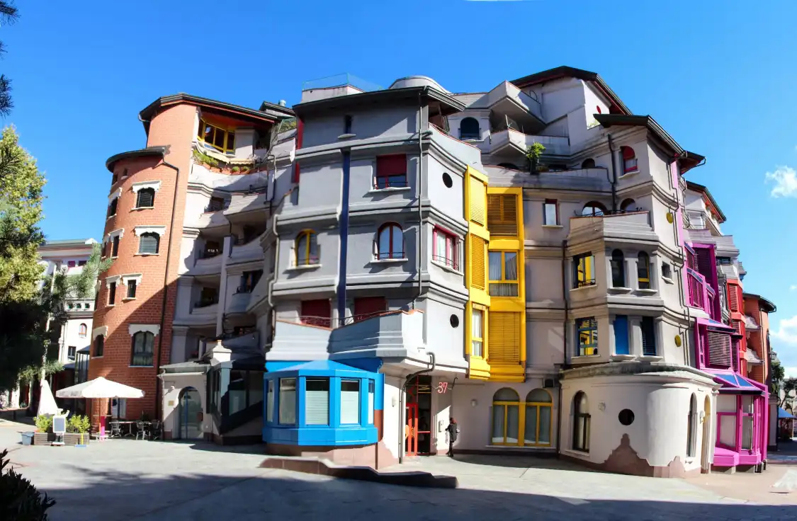 Hotels near Schtroumph Buildings