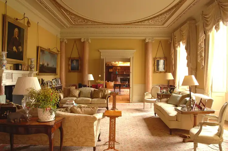 Hotels in Elton