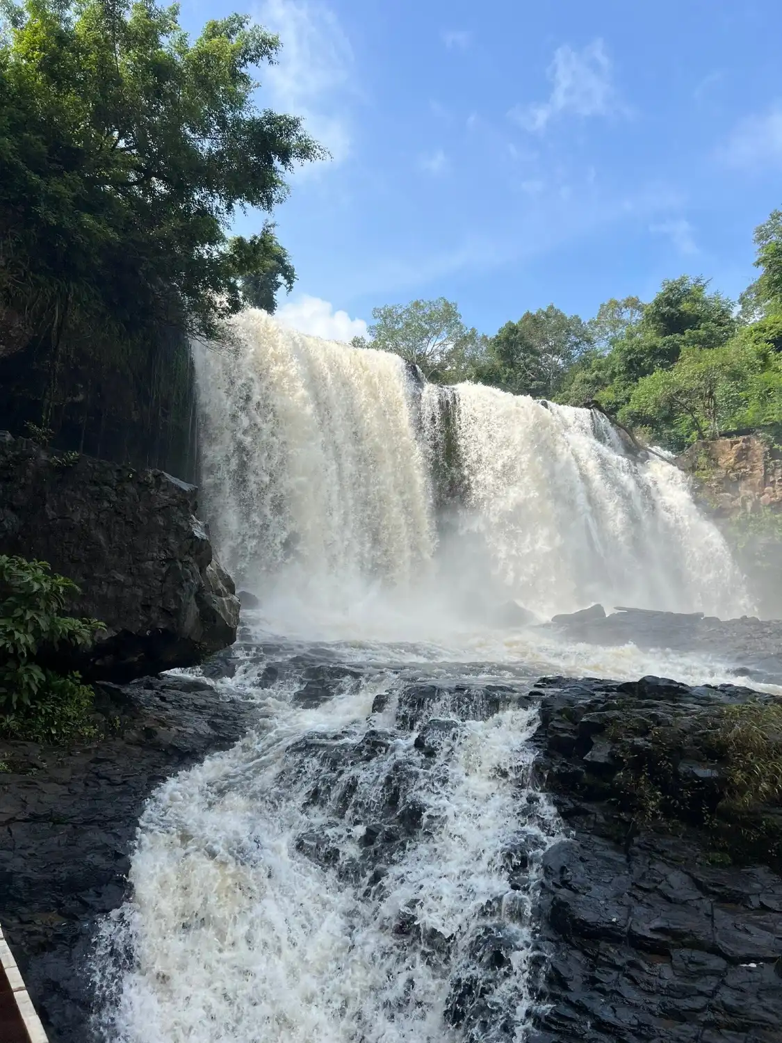 Hotel dekat Bousra Waterfall