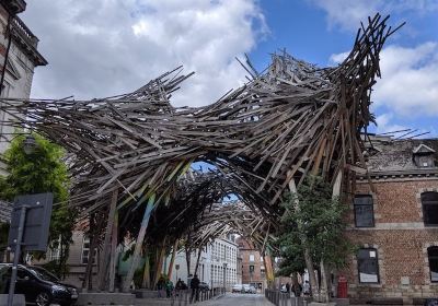 Sculpture rue de Nimy