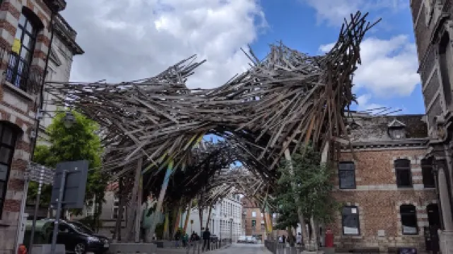 Sculpture rue de Nimy