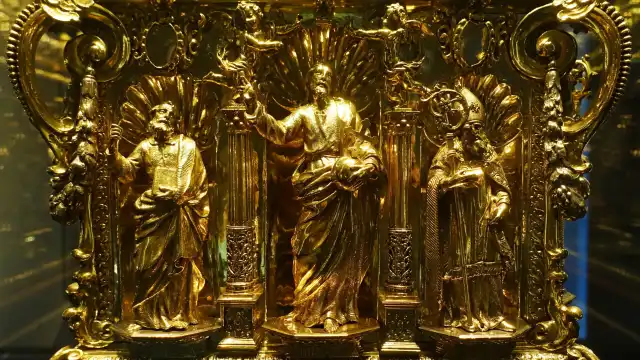 Hotel berhampiran Dom Treasury