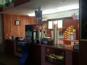T & T Twin Theatres At The Plaza