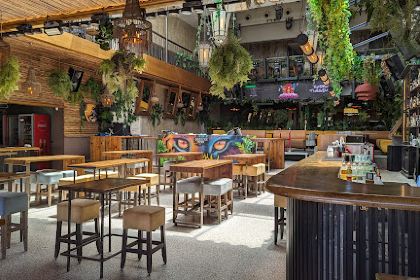 Queens Room Club Restaurant