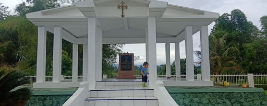 Tugu Raja Parumbal Hutahaean